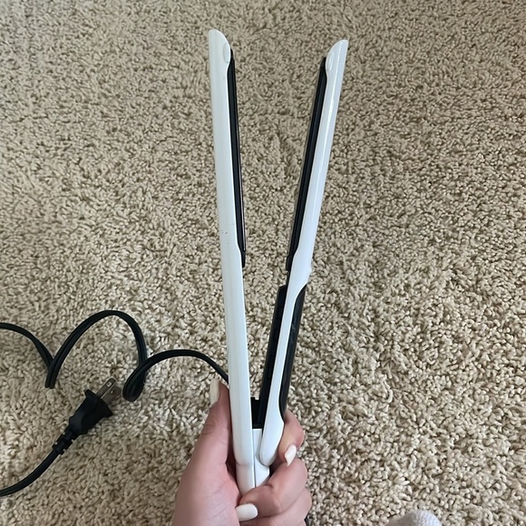 Revlon Hair Straightener - Picture 3 of 6